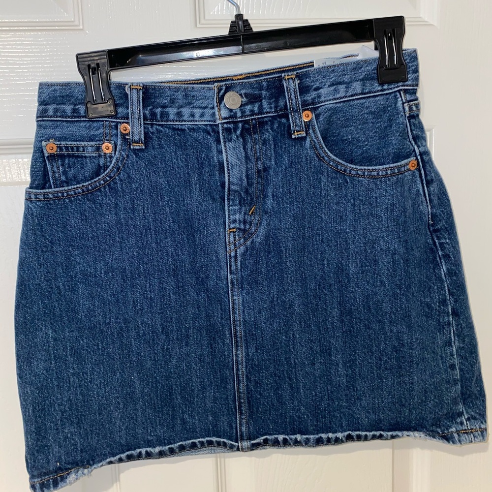 High-waisted Levi’s denim mini skirt